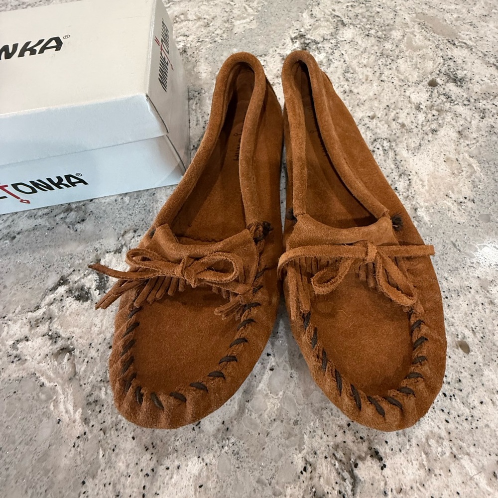Minnetonka moccasins NEW